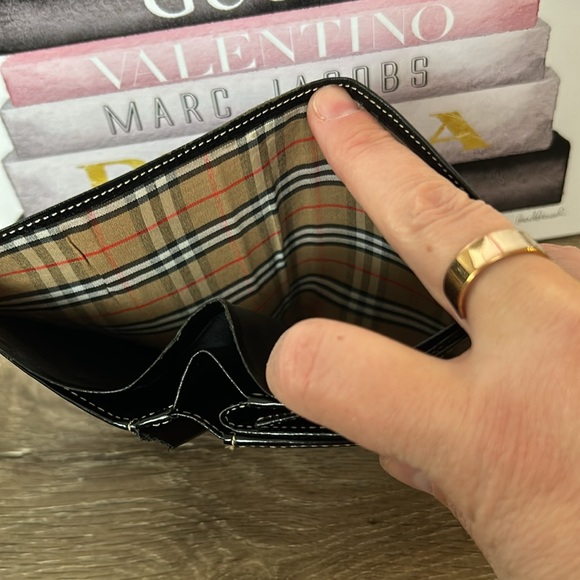 EUC Burberry black leather compact wallet - Picture 5 of 7